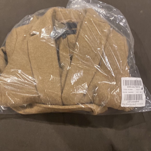 J Crew Wrap blazer-jacket in Italian boiled wool
Item BJ984 - Picture 5 of 5